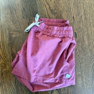 Vuori halo 2.0 performance shorts. Size Medium. Red/pink